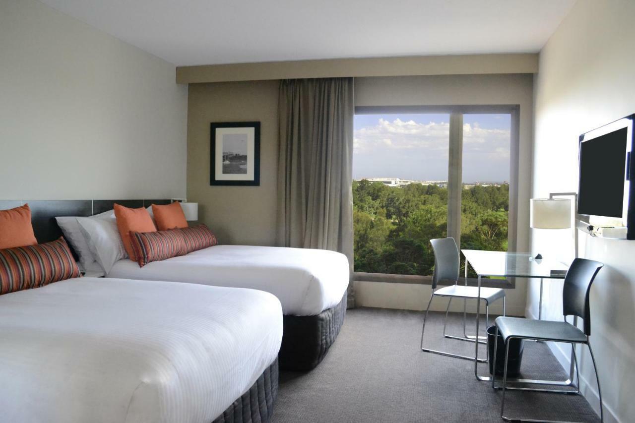 Novotel Sydney International Airport Wolli Creek Экстерьер фото